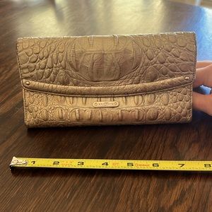Brahmin Wallet Lux gold Full size